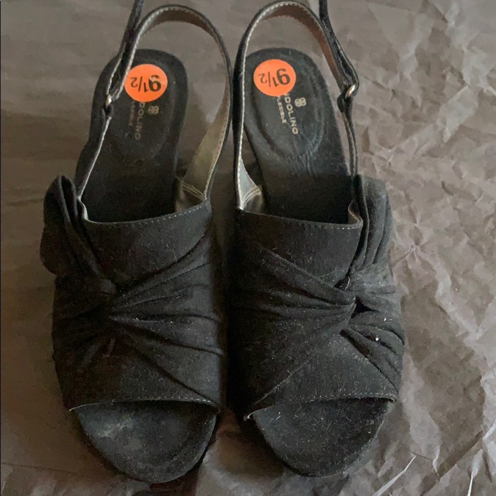 Black platform sandal